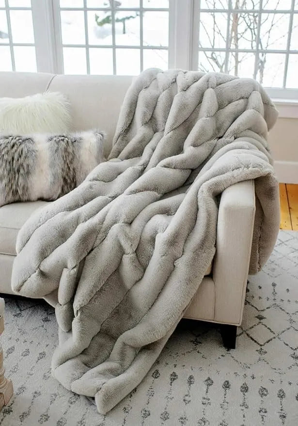 Faux Fur Throws: Fabulous-Furs Donna Salyers